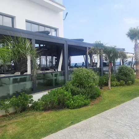 Apartment Four Seasons Iskele: Beachfront Designer With Separate Bedroom *