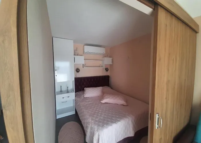 Four Seasons Iskele: Beachfront Designer With Separate Bedroom *